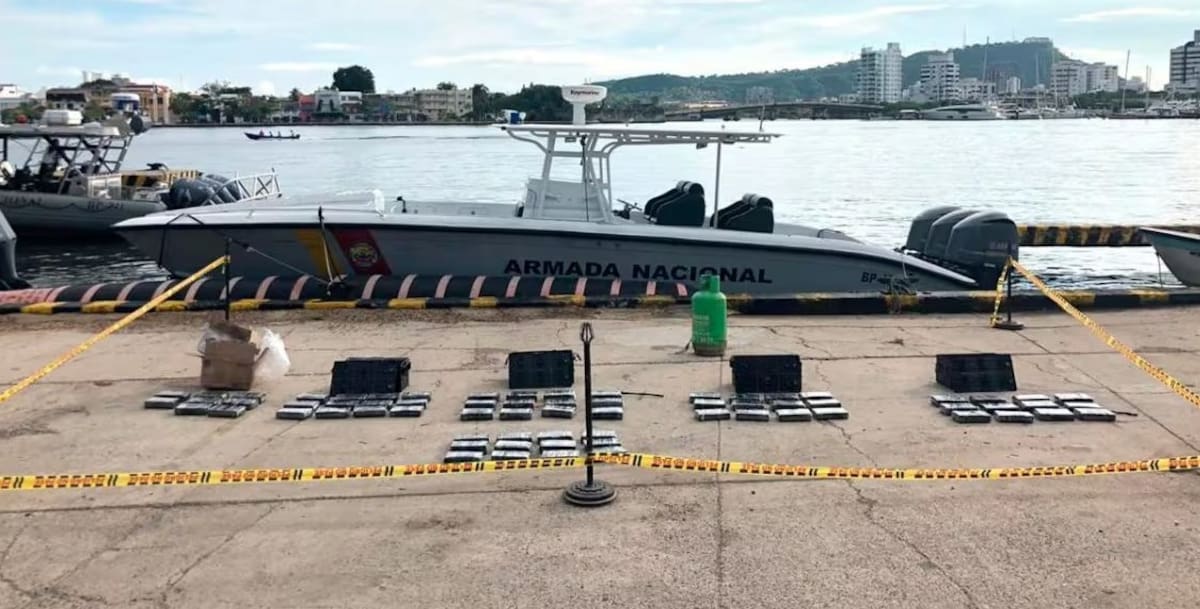 La Policía confirmó la incautación de 453 kilos del alcaloide del Clan del Golfo camuflados en una caleta de una embarcación. //ARCHIVO//EL UNIVERSAL.