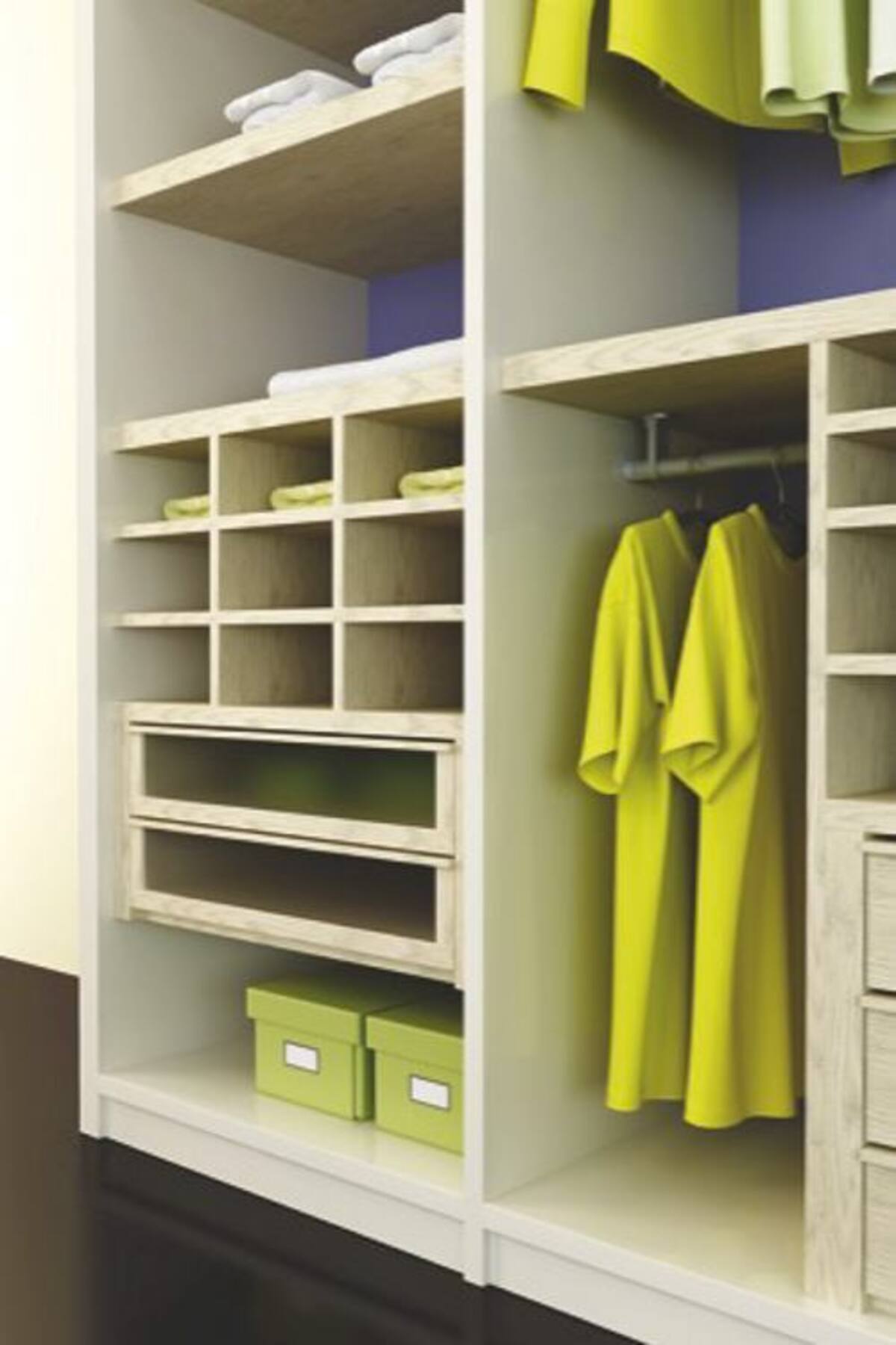 Los espacios se maximizan con la presencia de entrepaños, canastillas, cajones y cajas decorativas. En cuanto a colores, se permite el riesgo: las combinaciones de tonalidades o el uso de una sola –independiente del resto del mobiliario- están permitidos.