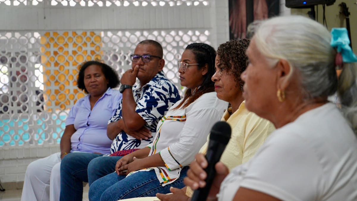 Defensora del Pueblo, Iris Marín Ortiz, visitó el barrio Nelson Mandela, en el marco de la cumbre sobre movilidad humana, en Cartagena. // Foto: cortesía - Defensoría