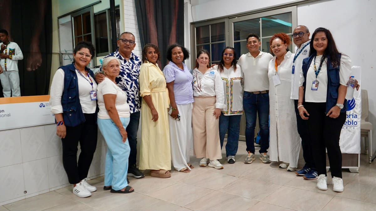 Defensora del Pueblo, Iris Marín Ortiz, visitó el barrio Nelson Mandela, en el marco de la cumbre sobre movilidad humana, en Cartagena. // Foto: cortesía - Defensoría