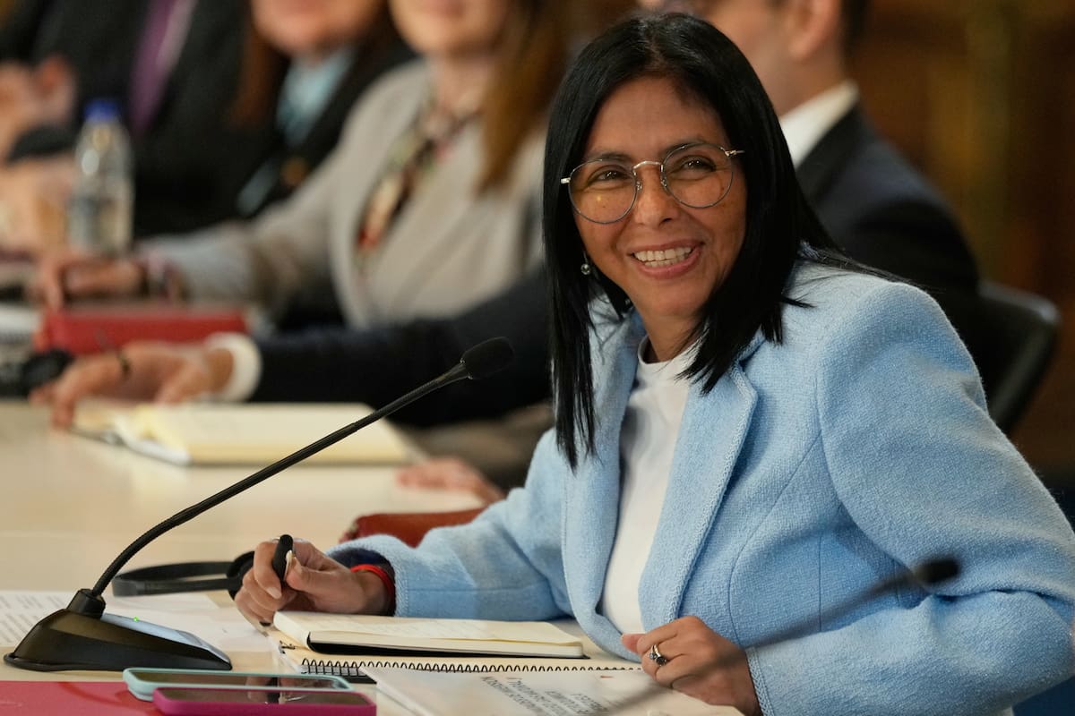 Delcy Rodríguez cumple 100 días y promete cambio en Venezuela. // Foto: AP - Ariana Cubillos.
