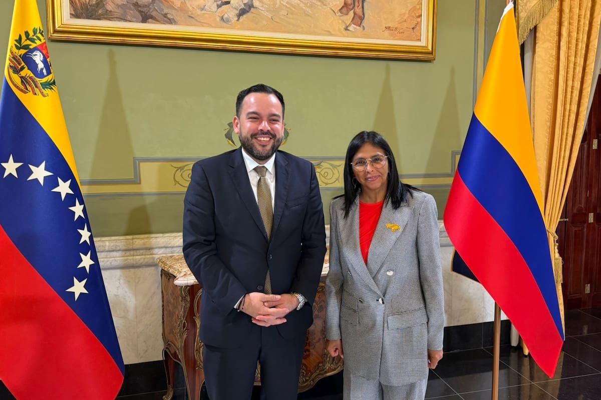 Delcy Rodríguez recibe en Caracas al ministro de Minas y Energía de Colombia. // Foto: EFE/ Ministerio de Minas Y Energía de Colombia