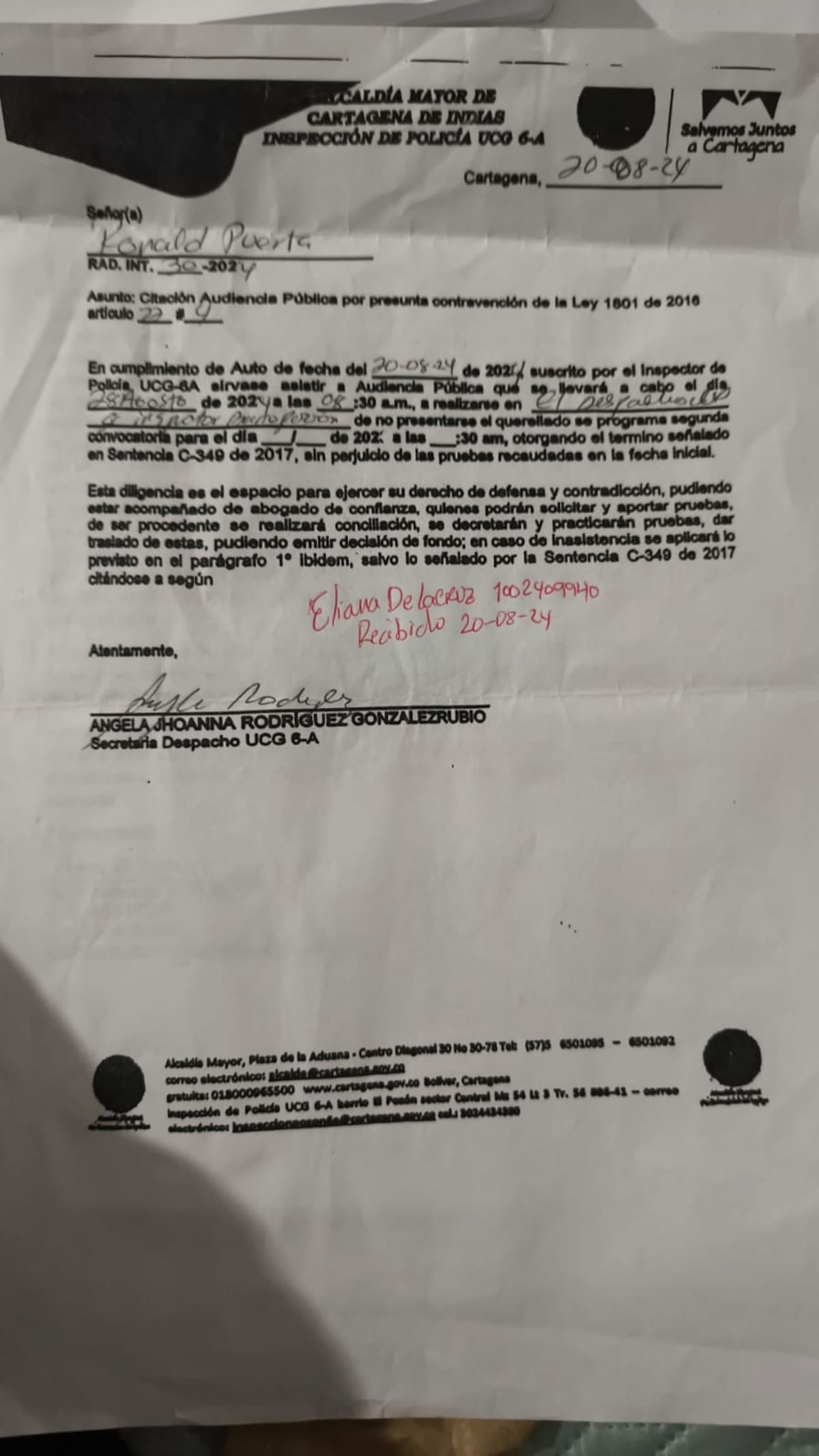 Una de las líderes del barrio Colombiatón denuncia al presidente de la JAC. // Foto: Cortesía - Aura Navarro.