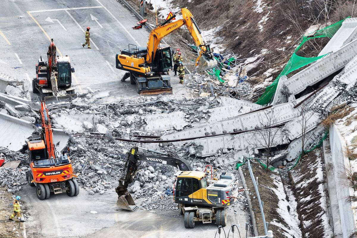 Video: cuatro personas mueren en Corea del Sur tras el colapso de un puente