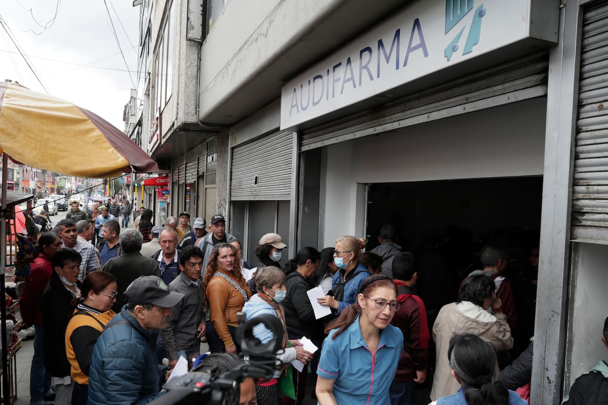 Desabastecimiento de medicinas en el país. // Foto: EFE/ Carlos Ortega