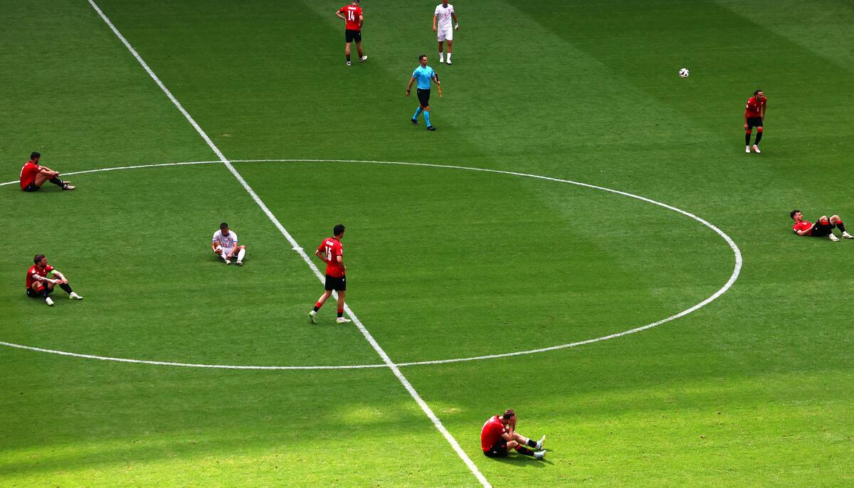 Los jugadores reaccionan después del partido de fútbol del grupo F de la UEFA EURO 2024 entre Georgia y la República Checa, en Hamburgo, Alemania, el 22 de junio de 2024. //EFE