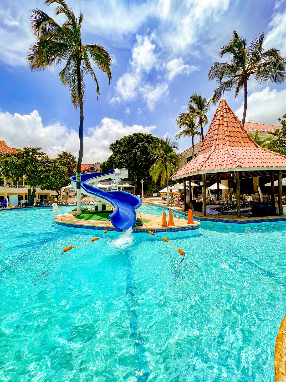 Disfruta de unas lujosas vacaciones en el Hotel Las Américas.