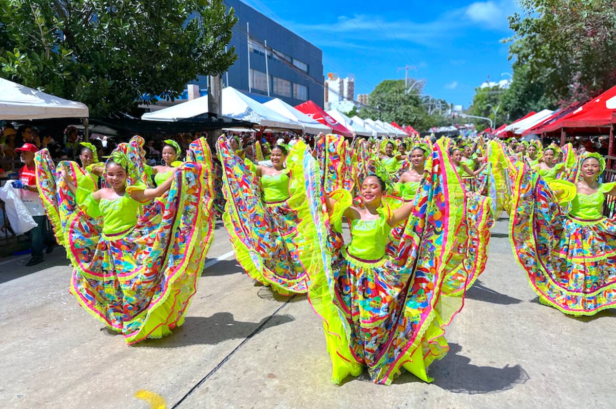 Los bailes y danzas tradicionales estuvieron presentes en el Desfile del Carnaval de los Niños.//Juan M. Cantilllo-El Universal.