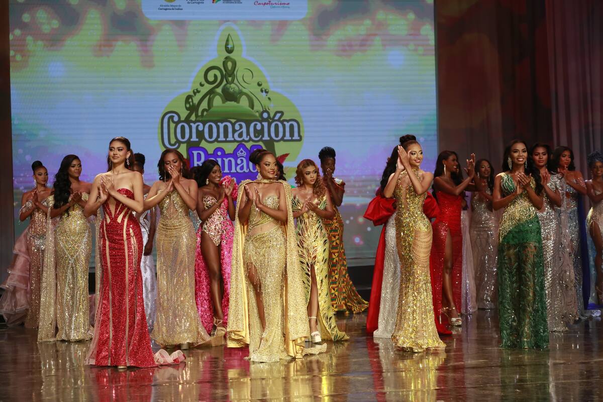 Las candidatas desfilaron en traje de gala frente al jurado calificador y a las comitivas. //Foto: Óscar Díaz- El Universal.