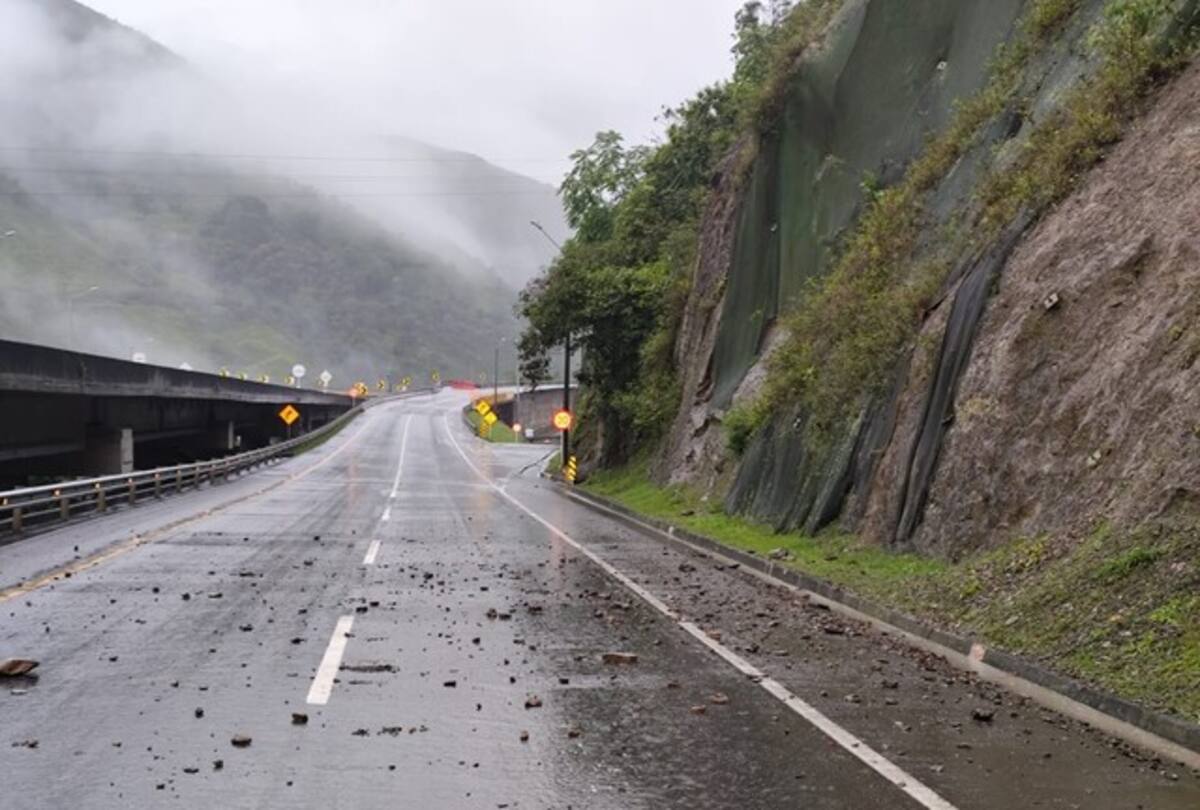 Deslizamientos y caídas de material provocaron el cierre de la Vía al Llano. // Colprensa