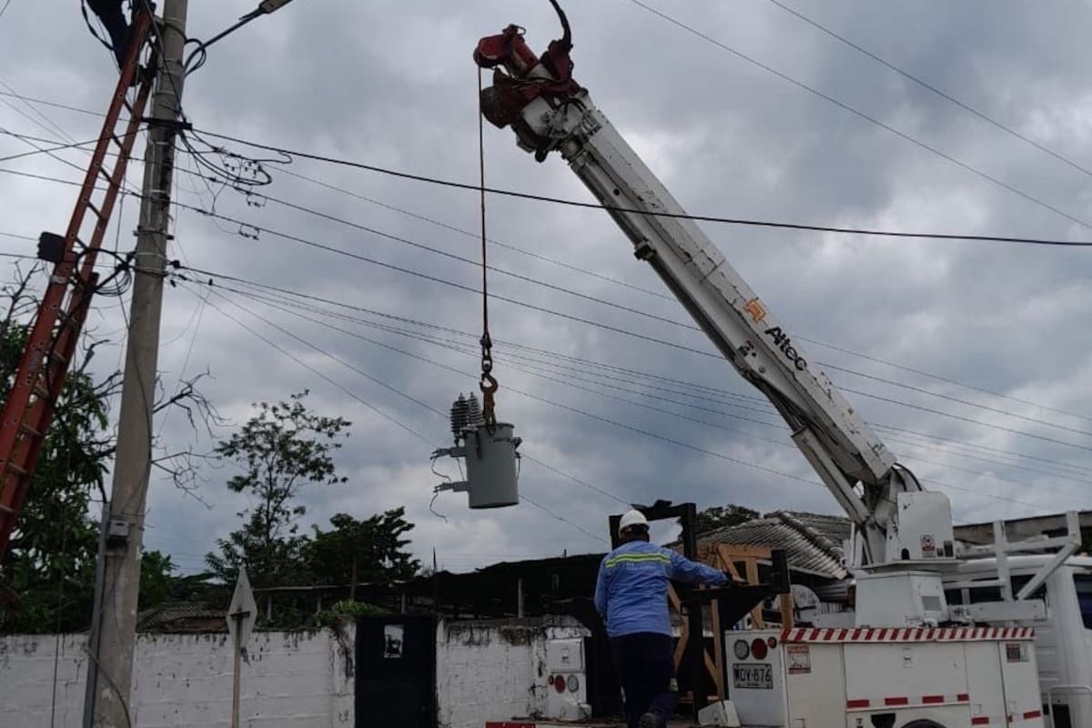 El transformador fue desmontado por el equipo técnico de Afinia. // Cortesía