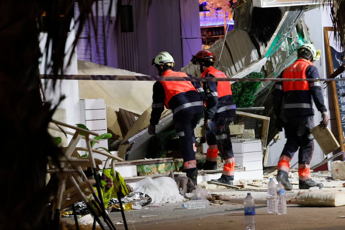 4 muertos y 16 heridos en derrumbe de un restaurante en playa de España