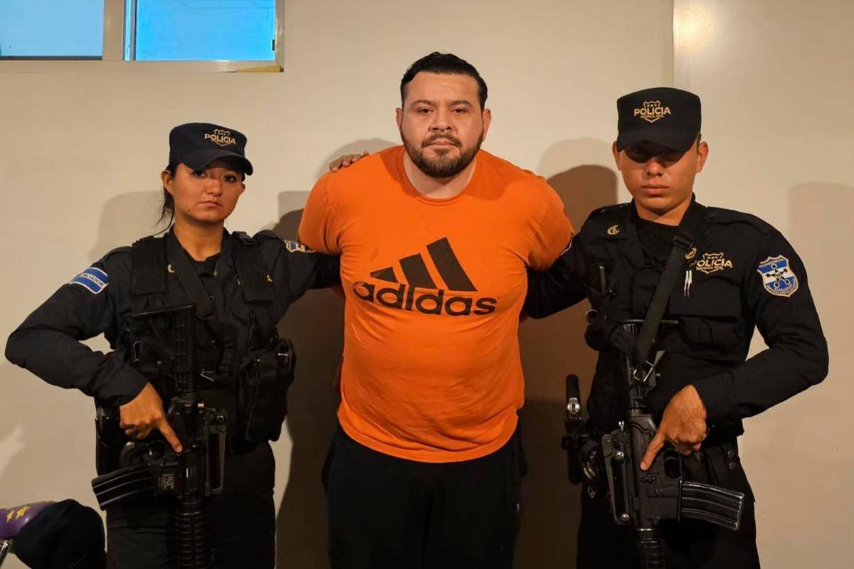 El Salvador: arrestan a comisionado presidencial por presunta corrupción