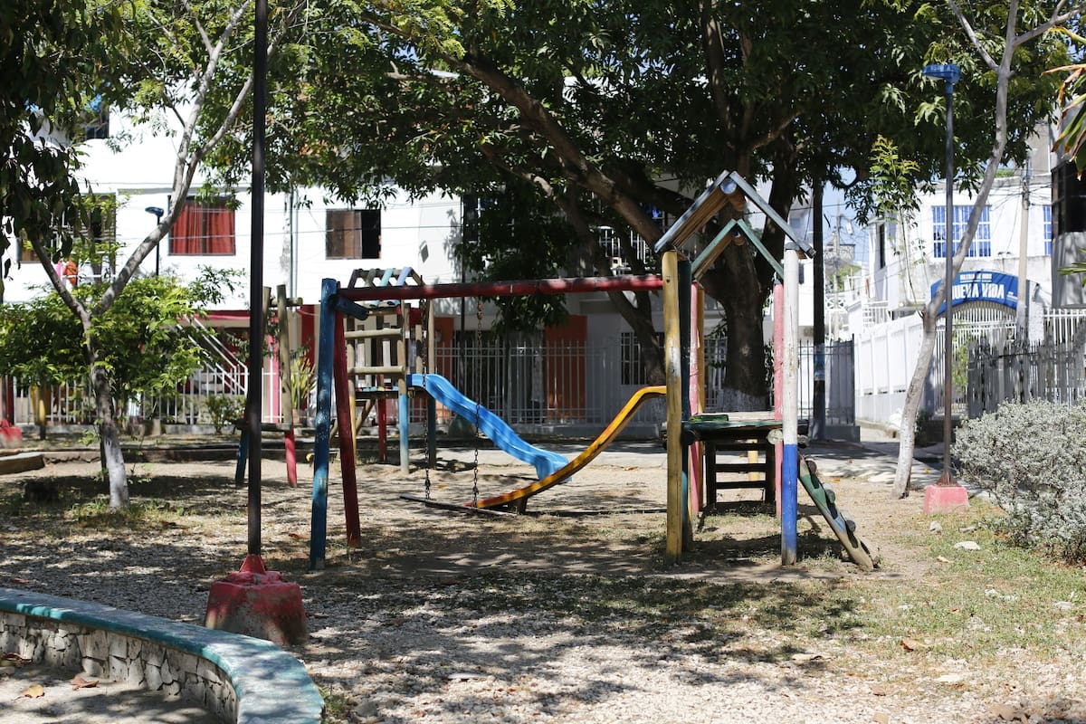 Deterioro del parque Orlando Cabrera en Cartagena: vecinos exigen intervención. // Foto: Luis Herrán - El Universal