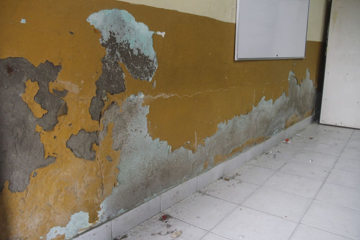 Las instalaciones de la institución educativa se han ido deteriorando y se han convertido en un riesgo para la población estudiantil. // Luis Herrán - El Universal