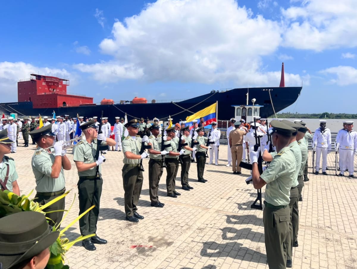 El acto de conmemoración del Día Cívico del Veterano de la Policía Nacional se llevó a cabo en el Gran Malecón del Río en Barranquilla.//Cortesía Policía Mebar.
