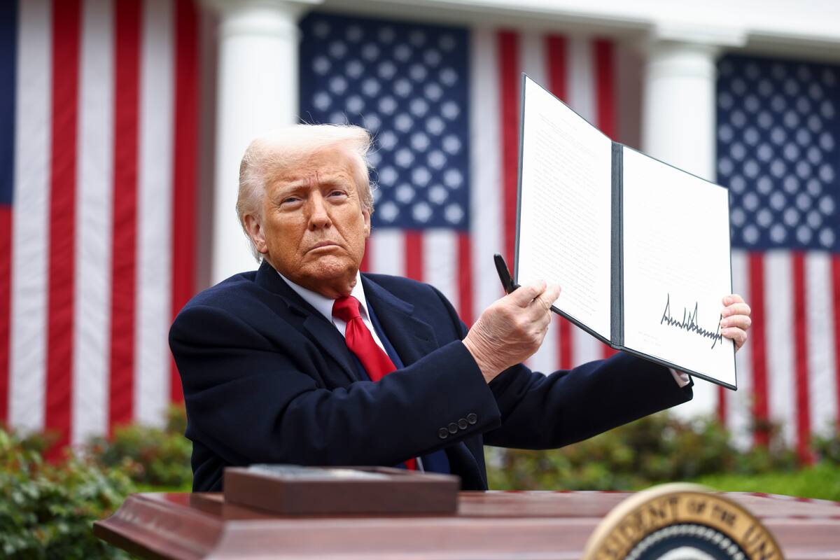 Donald Trump aumenta aranceles a China al 125%