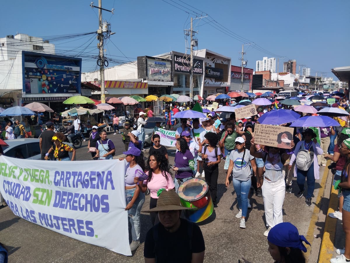 Marcha en el Dia de la mujer en Cartagena. // Foto: Oscar Diaz