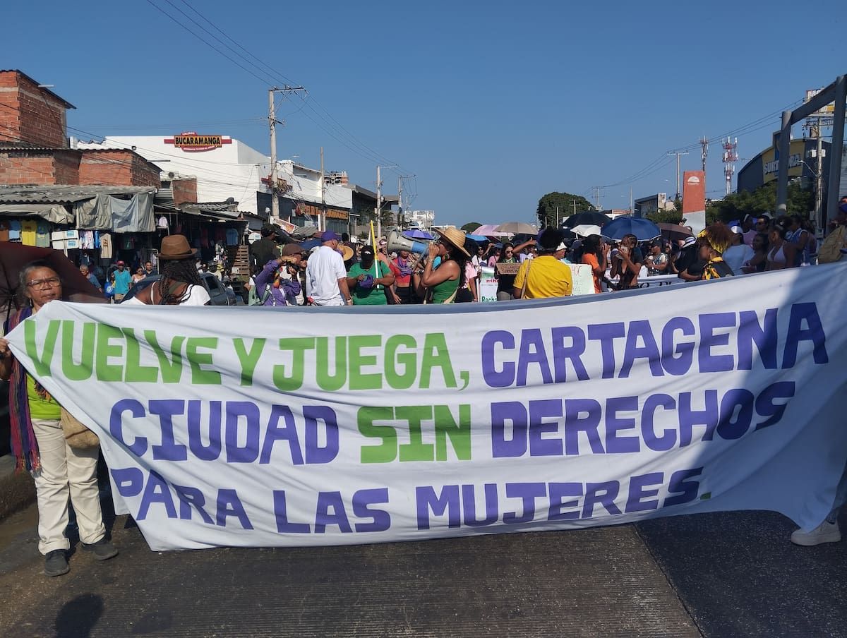 Marcha en el Dia de la mujer en Cartagena. // Foto: Oscar Diaz