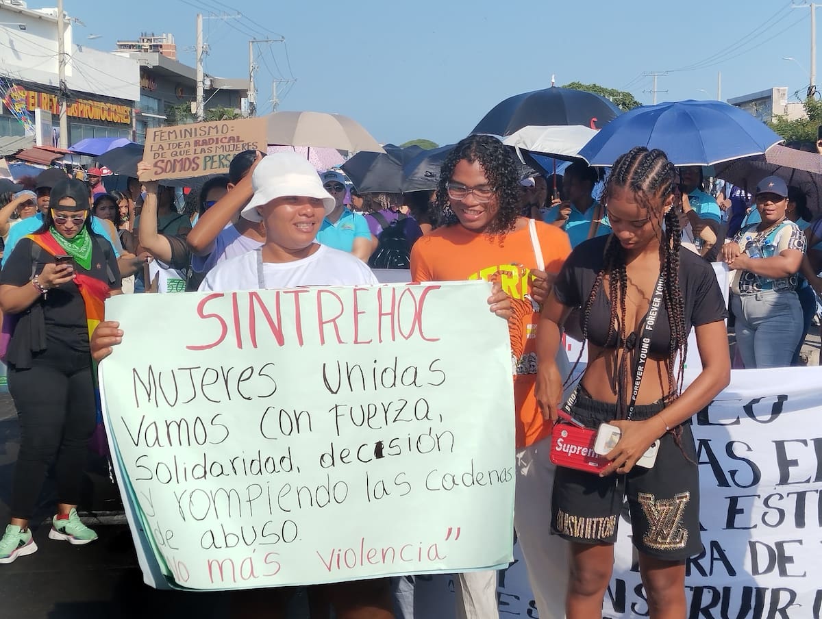 Marcha en el Dia de la mujer en Cartagena. // Foto: Oscar Diaz