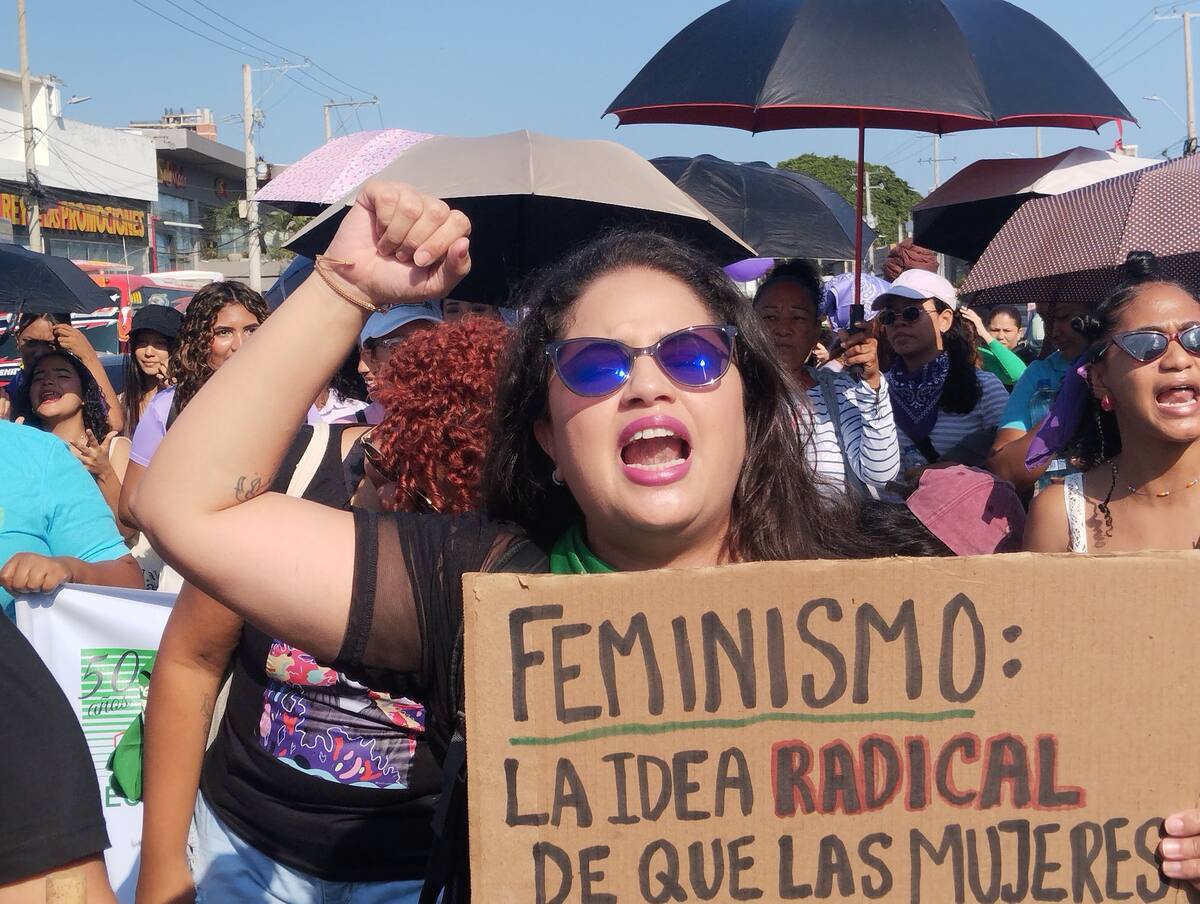 Marcha en el Dia de la mujer en Cartagena. // Foto: Oscar Diaz