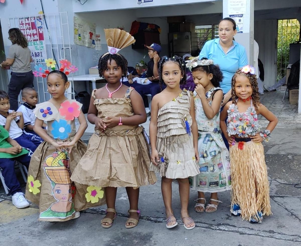Día del Medioambiente: estudiantes exhiben arte con material reciclado. // Foto: cortesía