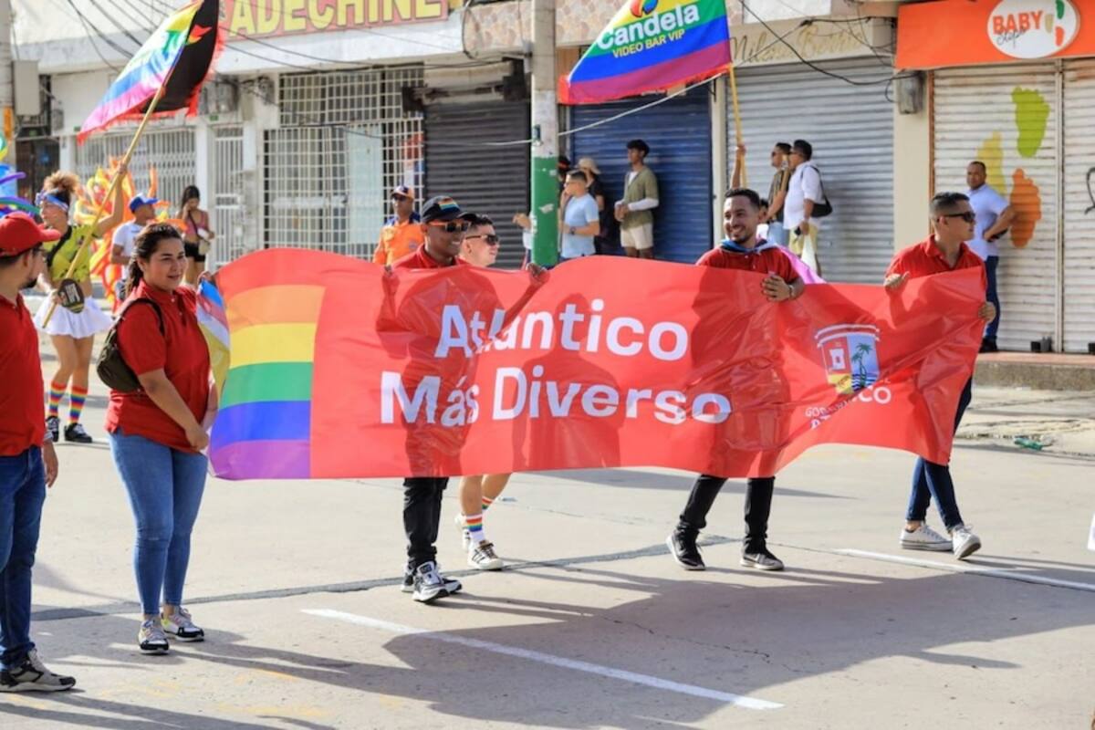 Las secretarías de Cultura de la Gobernación del Atlántico y del Distrito de Barranquilla apoyaron en la Plaza de La Paz la conmemoración del Día del Orgullo Gay.