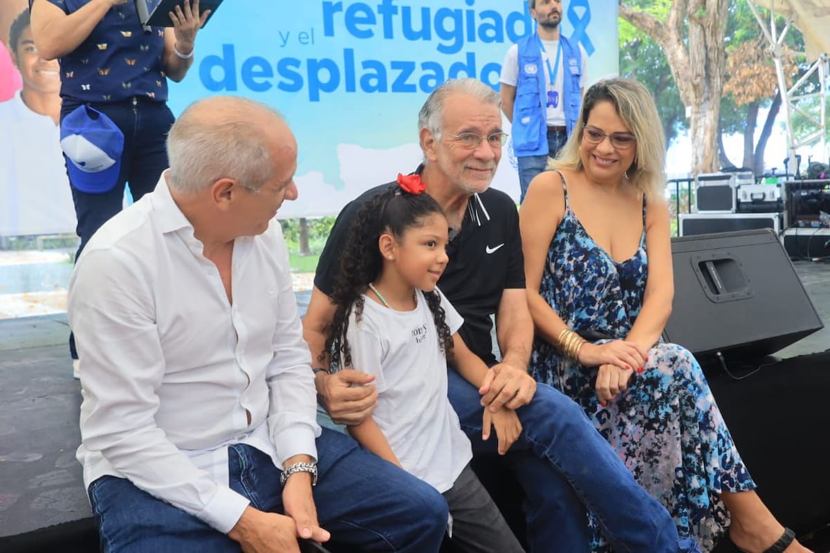 El gobernador del Atlántico, Eduardo Verano, estuvo presente en la celebración del Día Mundial del Refugiado.
