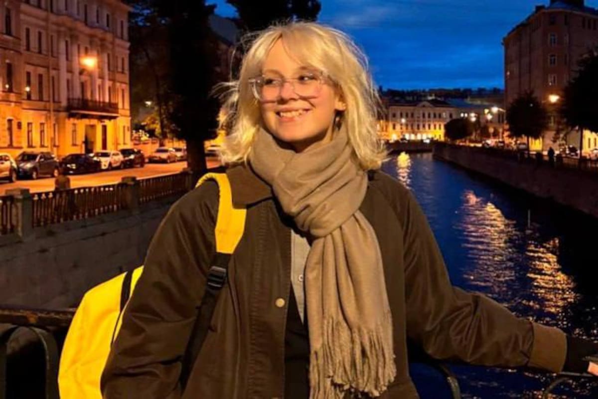 La historia de la joven rusa de 18 años arrestada por cantar temas políticos