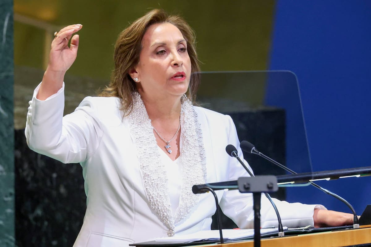 Dina Boluarte, presidenta de Perú, enfrenta una “destitución exprés”