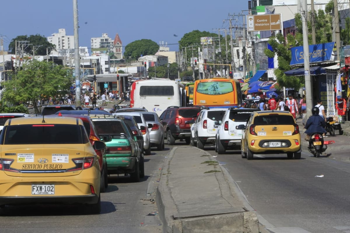 Dinámica y movilidad en el Mercado de Bazurto este domingo 7, Día de las Velitas. // Foto: Julio Castaño Beltrán - El Universal