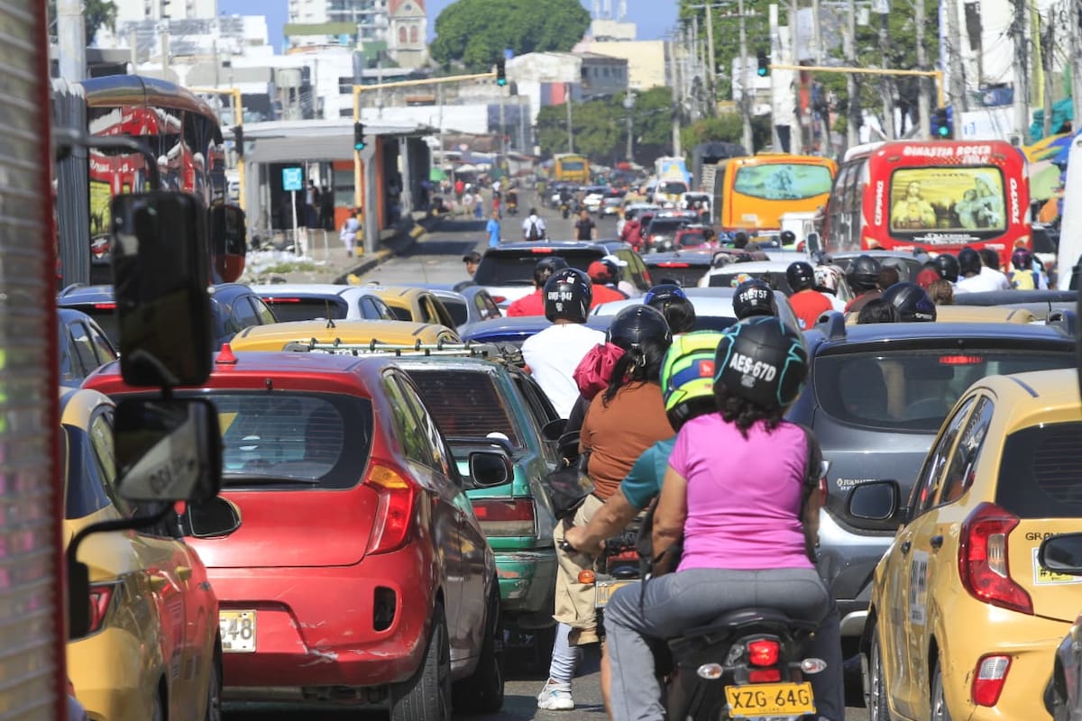 Mercado de Bazurto, entre los trancones y compras navideñas