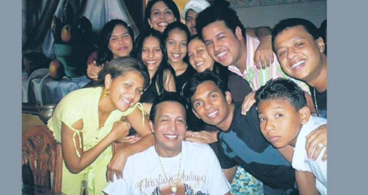 Diomedes Díaz junto a algunos de sus hijos reconocidos. //Foto: tomada de internet.