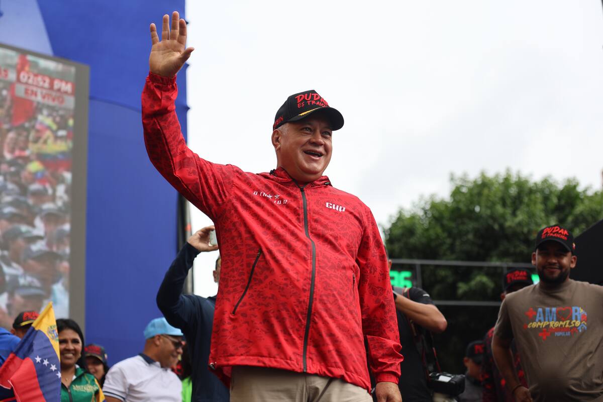 Diosdado Cabello amenaza con “aniquilar” al que ataque a Venezuela