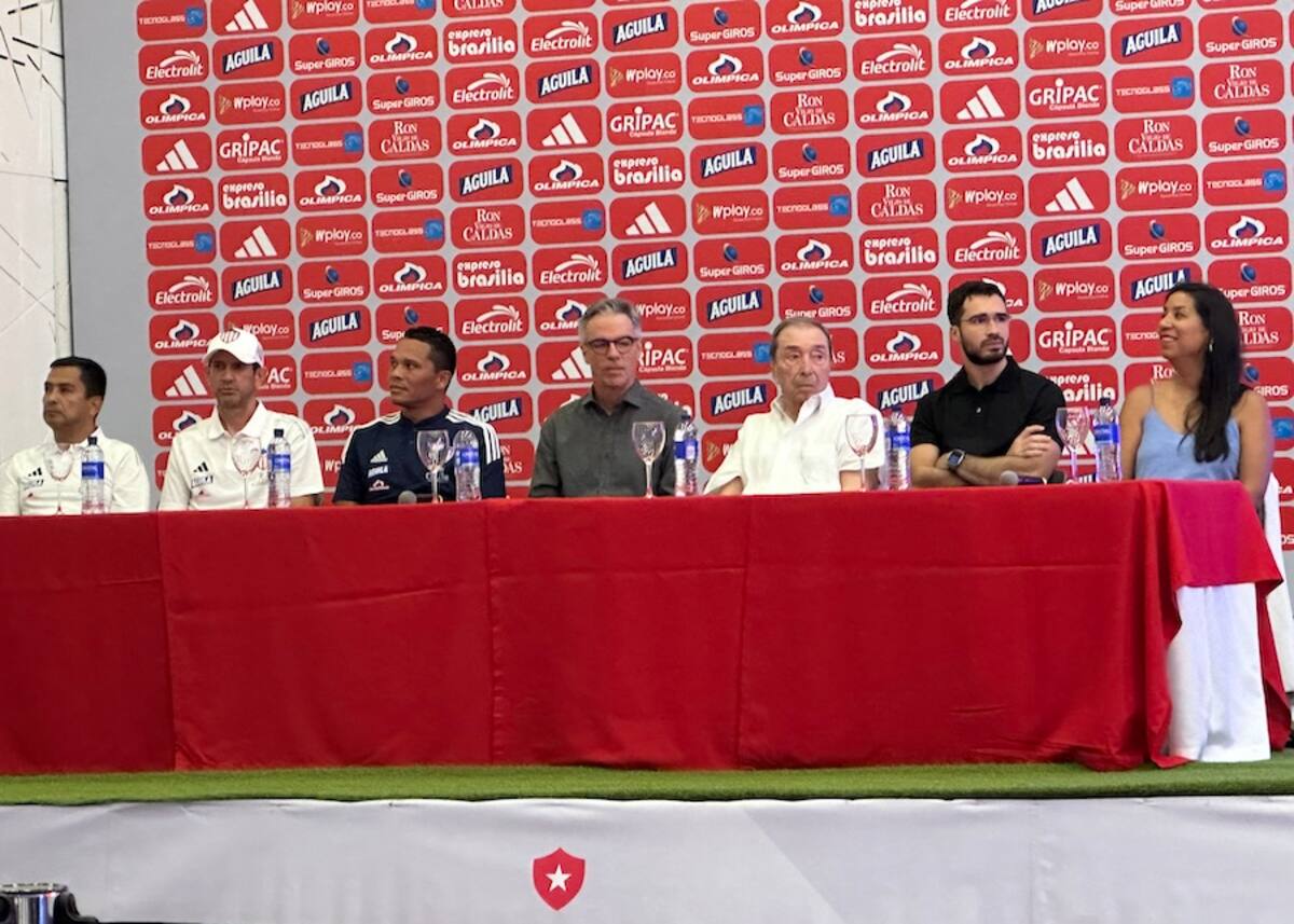 Los directivos durante la presentación de nómina del Junior de Barranquilla con que afrontará los torneos del segundo semestre de 2024.