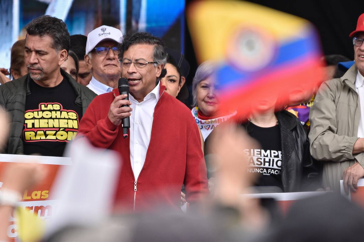 Petro señala a senadores de actuar por “codicia” tras archivar reforma