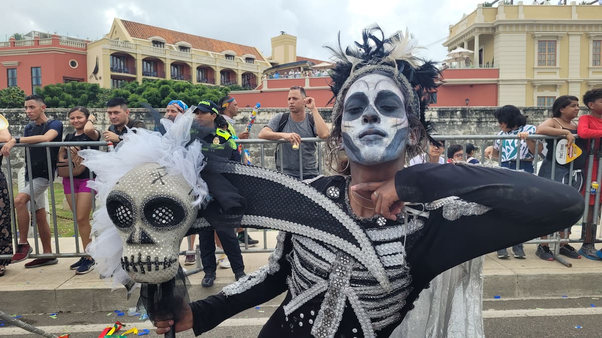 Disfraz de la muerte en las Fiestas de la Independencia de Cartagena 2024. // Foto: Diego Rosales - El Universal