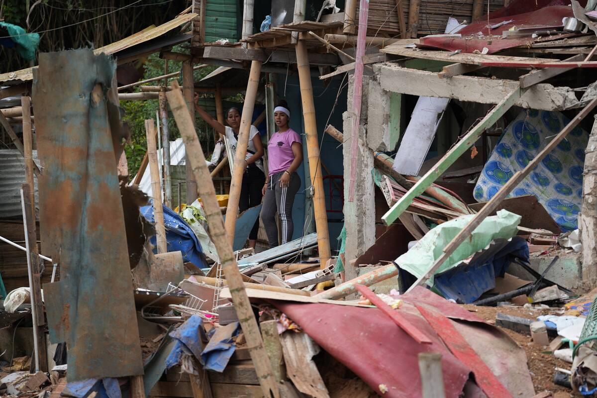 Ataque con drones y explosivos contra un puesto de la Policía en Mondomo, una zona rural del municipio de Santander de Quilichao, en el departamento del Cauca, causó daños a viviendas y comercios aledaños. // EFE - Ernesto Guzmán.