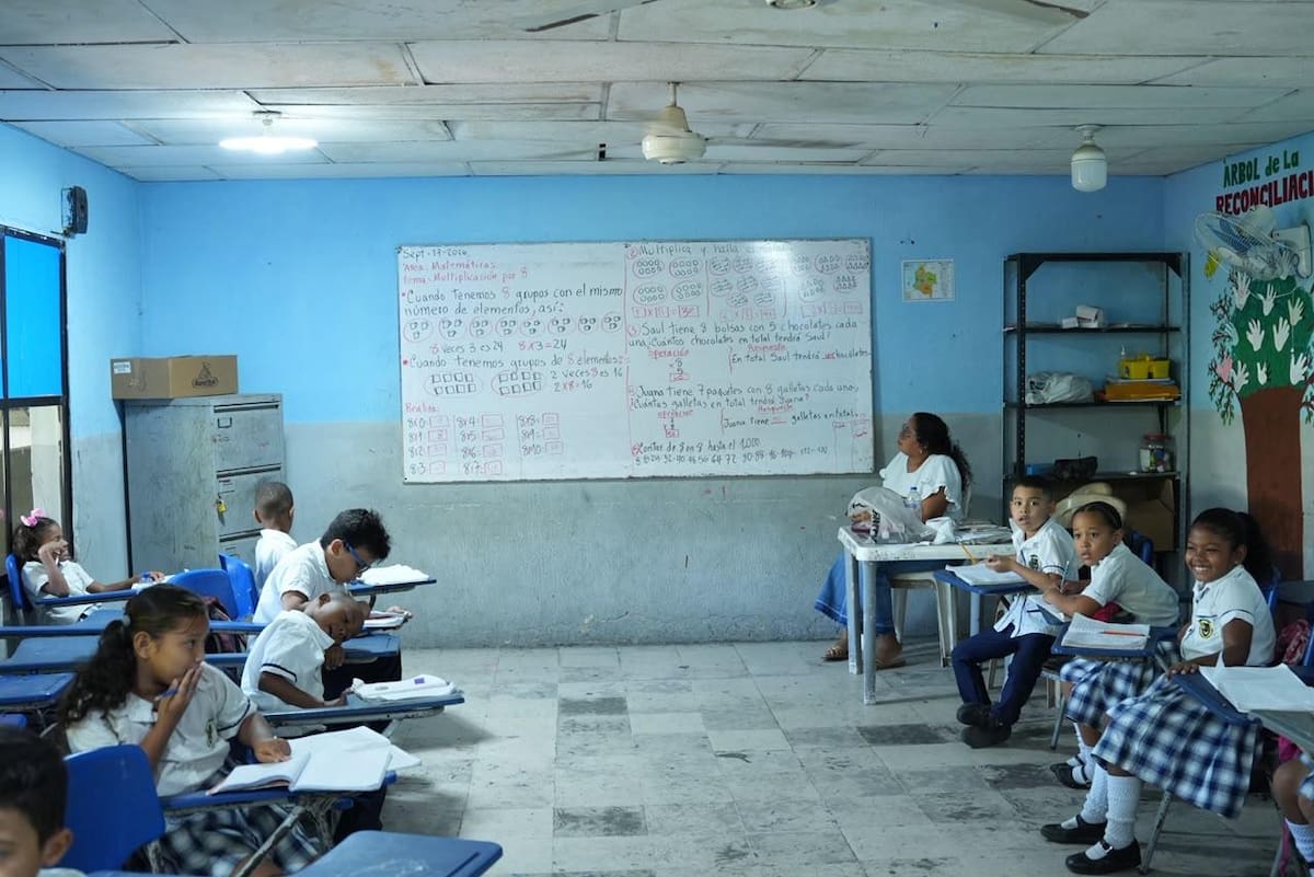 Más de 700 estudiantes se beneficiarán de la remodelación del bloque 2 de la I. E. República del Líbano. // Foto: cortesía - Alcaldía de Cartagena