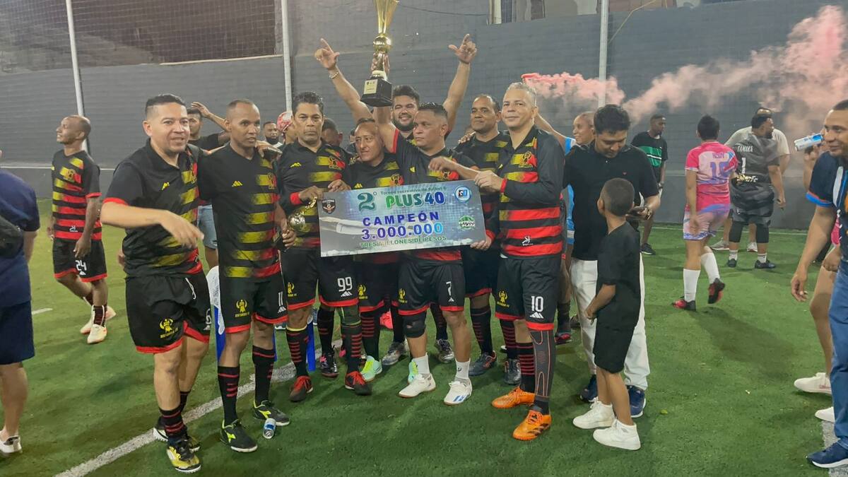Disturbio se corona campeón del 2do Torneo Recreativo Fútbol6 Plus40. //Cortesía