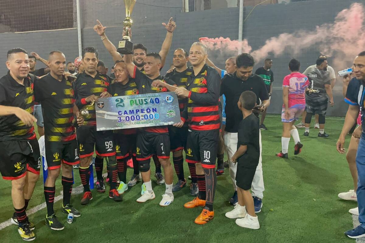 Disturbio se corona campeón del 2do Torneo Recreativo Fútbol6 Plus40