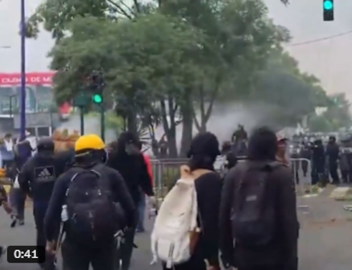 Disturbios en México, en plena inauguración del Mundial 2026. // Foto: Captura de video de X @MundoEConflicto.