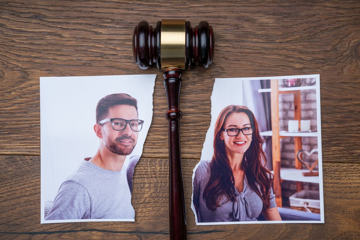 Quién paga las deudas tras un divorcio en Colombia // 123RF.