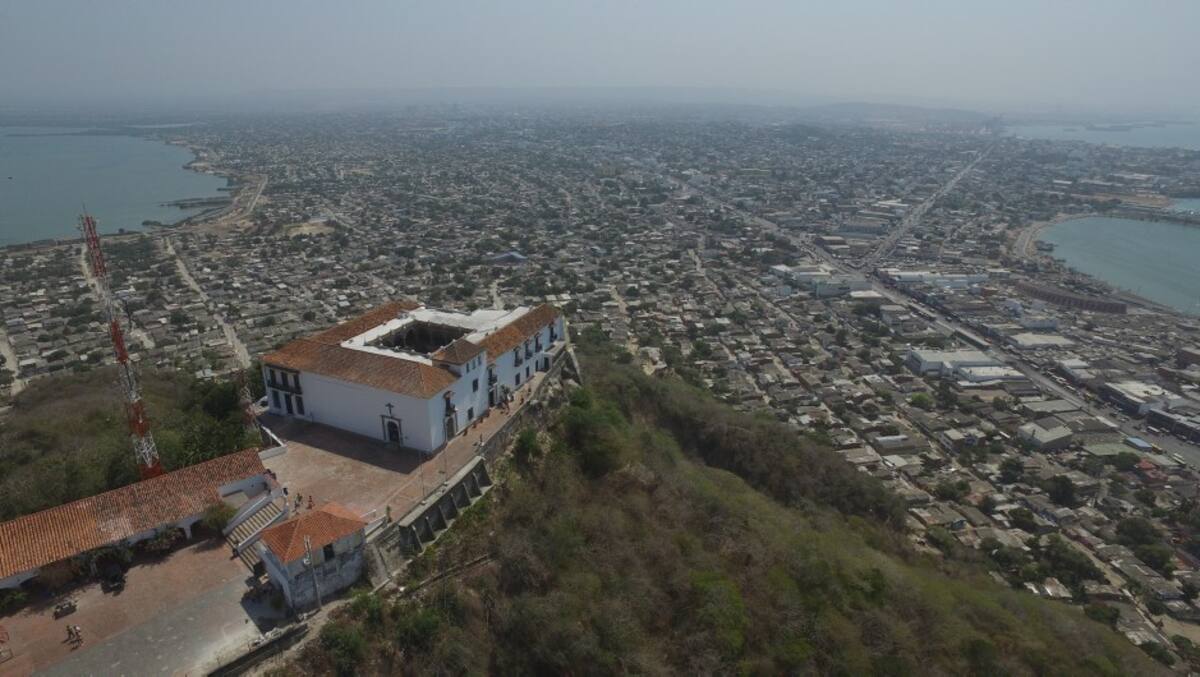 La piedra del cerro de La Popa está conformada por piedra caliza que se erosiona por efecto del agua. Desafortunadamente la ciudad no cuenta con sensores que permitan prevenir y disminuir este impacto ambiental. Archivo.