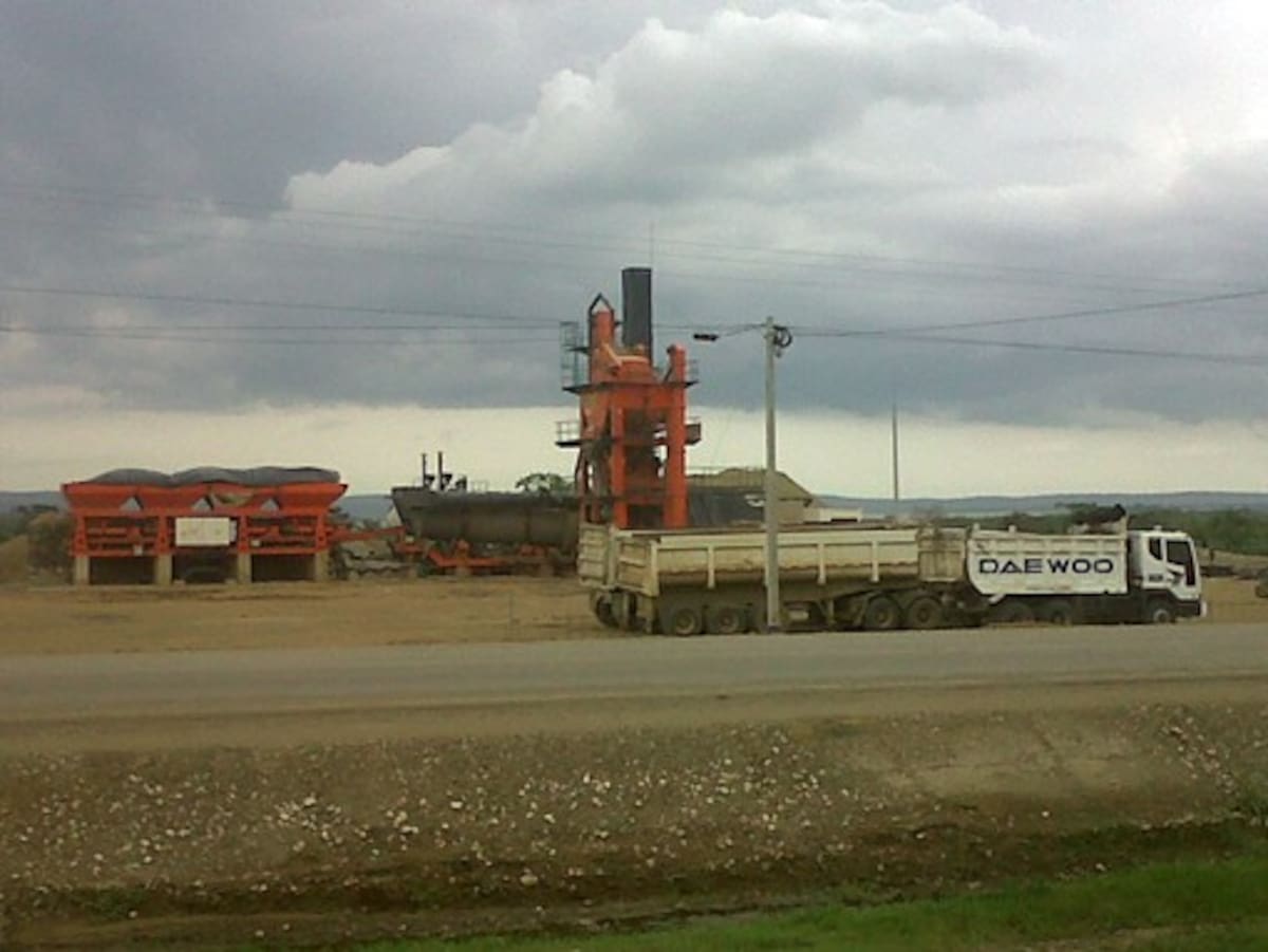 Autopistas del Sol realiza hoy un recorrido por sus obras de construcción de carreteras de dobles calzadas en Bolívar y Atlántico. La imagen corresponde a la planta en Arroyo de Piedra (Atlántico), donde se hace el asfalto para este macroproyecto. JUAN GUILLERMO CASTRO-EL UNIVERSAL