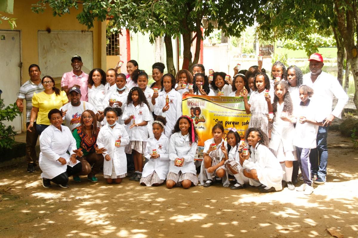 ¡Hecho en Marialabaja! Estudiantes crean tónico para el cabello afro