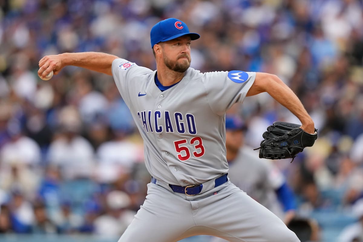 El lanzador abridor de los Chicago Cubs, Colin Rea, lanza al plato durante la segunda entrada de un partido de béisbol contra los Los Ángeles Dodgers. //Foto, AP: Mark J. Terrill