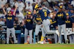 Los Cerveceros de Milwaukee dejan al borde de la eliminación a los Dodgers