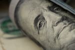 El dólar vuelve a abrir a la baja y continúa por debajo de los $3.800