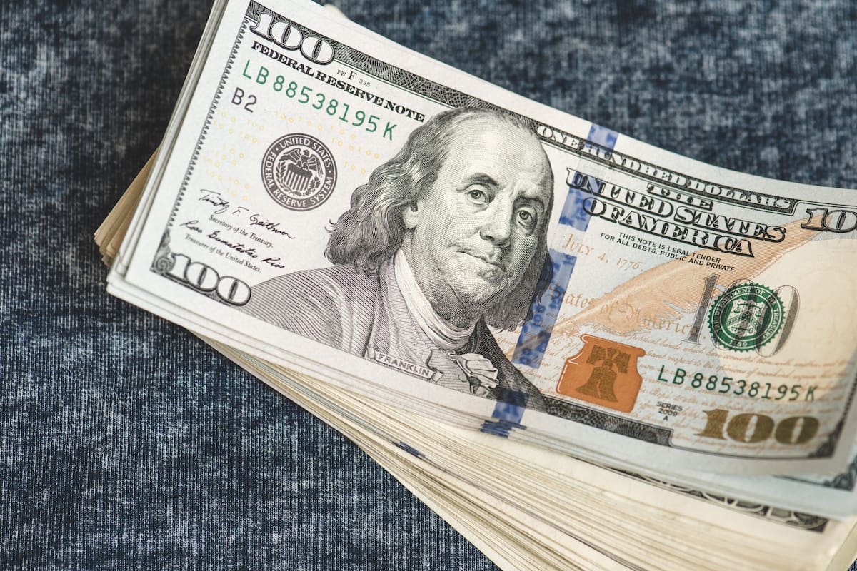 El dólar sigue recuperando terreno y sobrepasó los $3.800 este viernes
